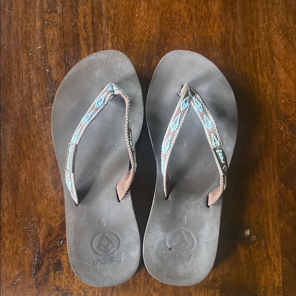Reef Brown and Blue Sandals with Classic Thong Design